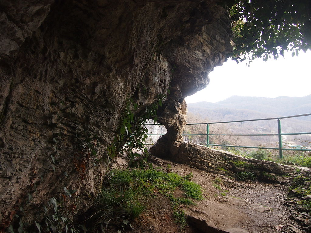 Фото по запросу "Достопримечательности Сочи: Ахштырская пещера"
